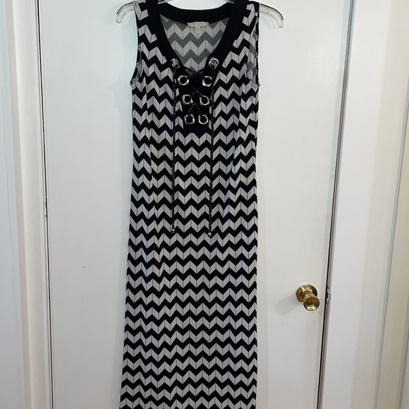 Haani Dress Maxi Sleeveless chevron Boho PS Lace up Neckline - Picture 2 of 7